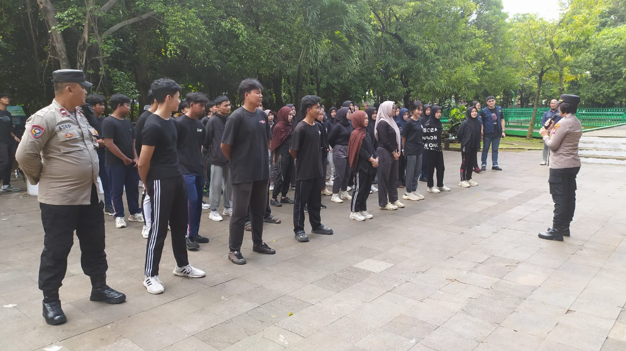 Sat Binmas Polres Metro Bekasi Kota Bekali Pemuda Lintas Agama Materi Kepemimpinan dan Anti-Bullying