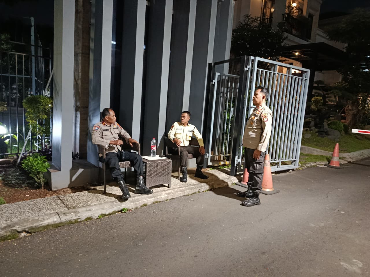 Polsek Bekasi Selatan Gelar Patroli Malam, Pantau Obyek Vital hingga Pemukiman