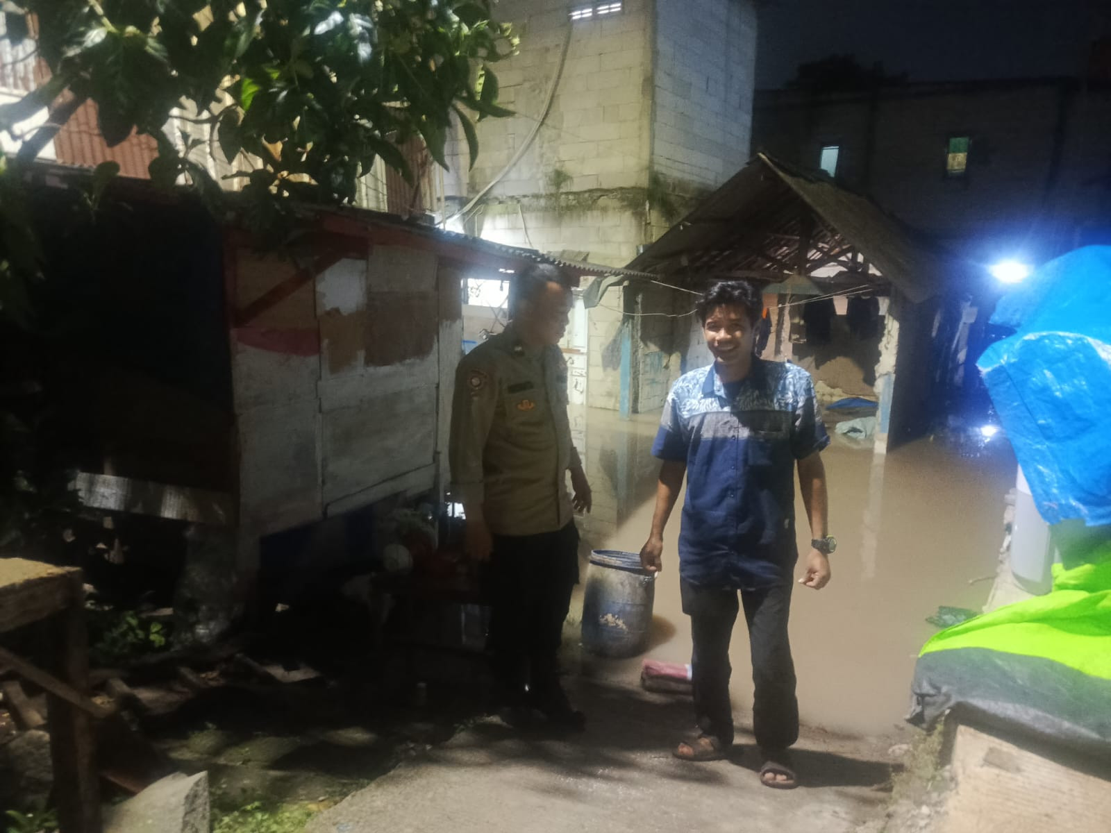 Pantau Kondisi Pasca Hujan, Polsek Rawa Lumbu Monitoring Titik Genangan Air di Bekasi Jaya