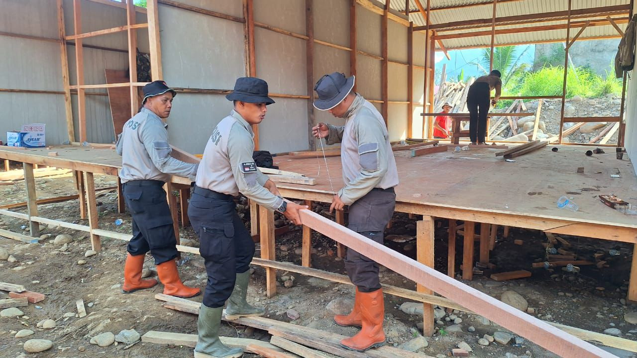 Polri Bangun 100 Unit Huntara untuk Warga Terdampak Bencana di Kapalo Koto, Padang