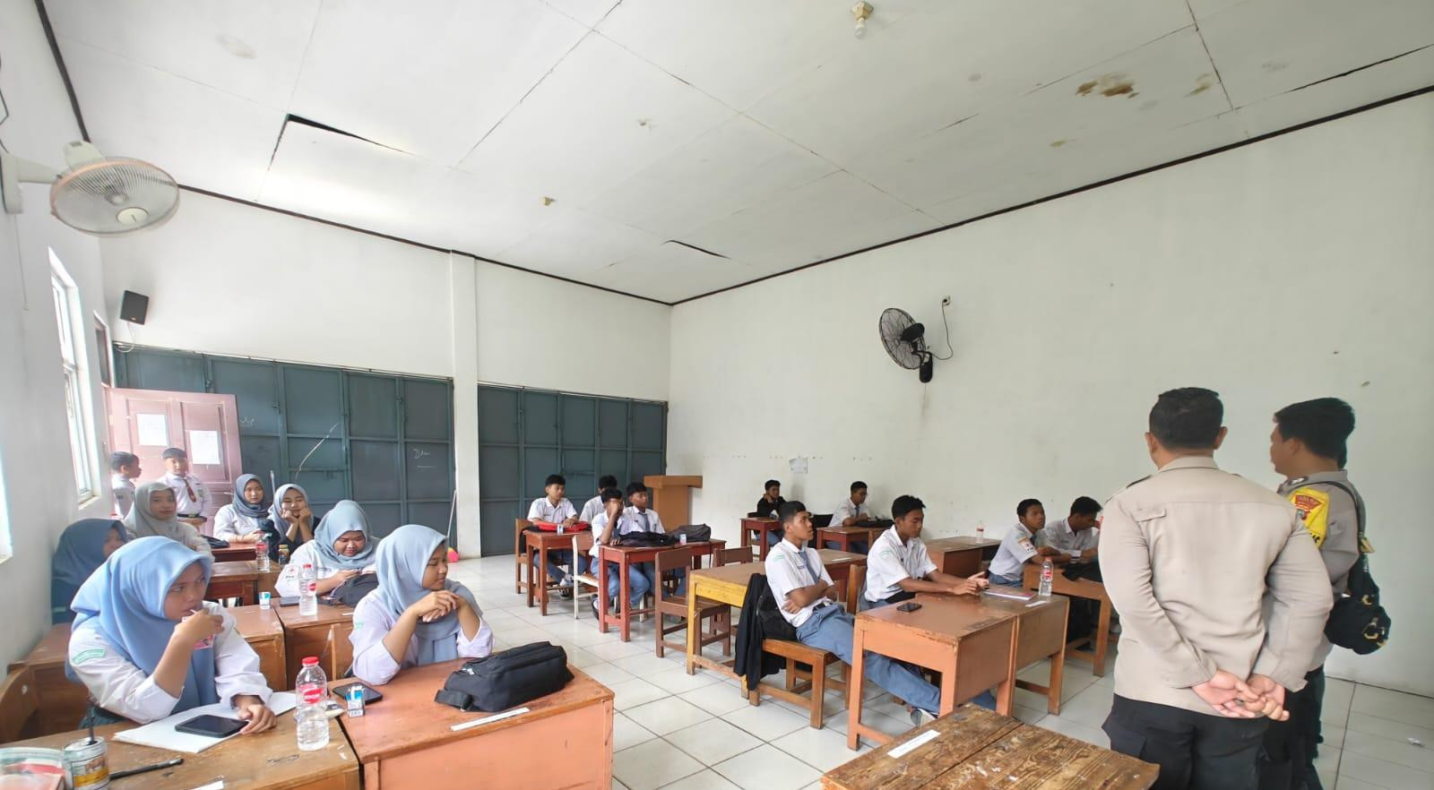 Police Go To School, Polsek Pademangan Ajak Pelajar SMK Raudhatul Jannatinna’im Hindari Kenakalan Remaja dan Narkoba
