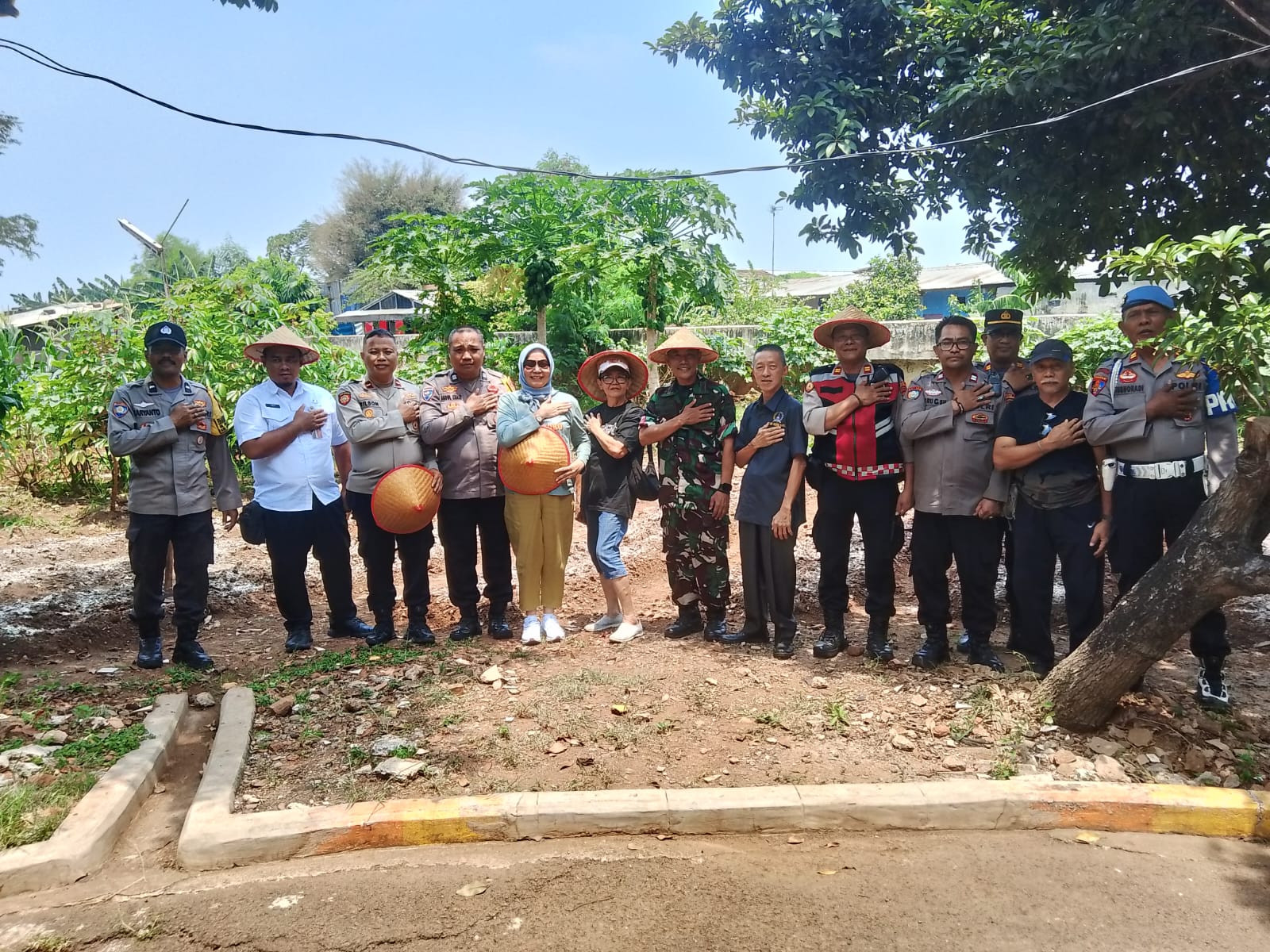 Polsek Kelapa Gading Ikuti Live Streaming Penanaman Jagung Serentak Kuartal IV 2025 yang Dipimpin Wakil Presiden Gibran