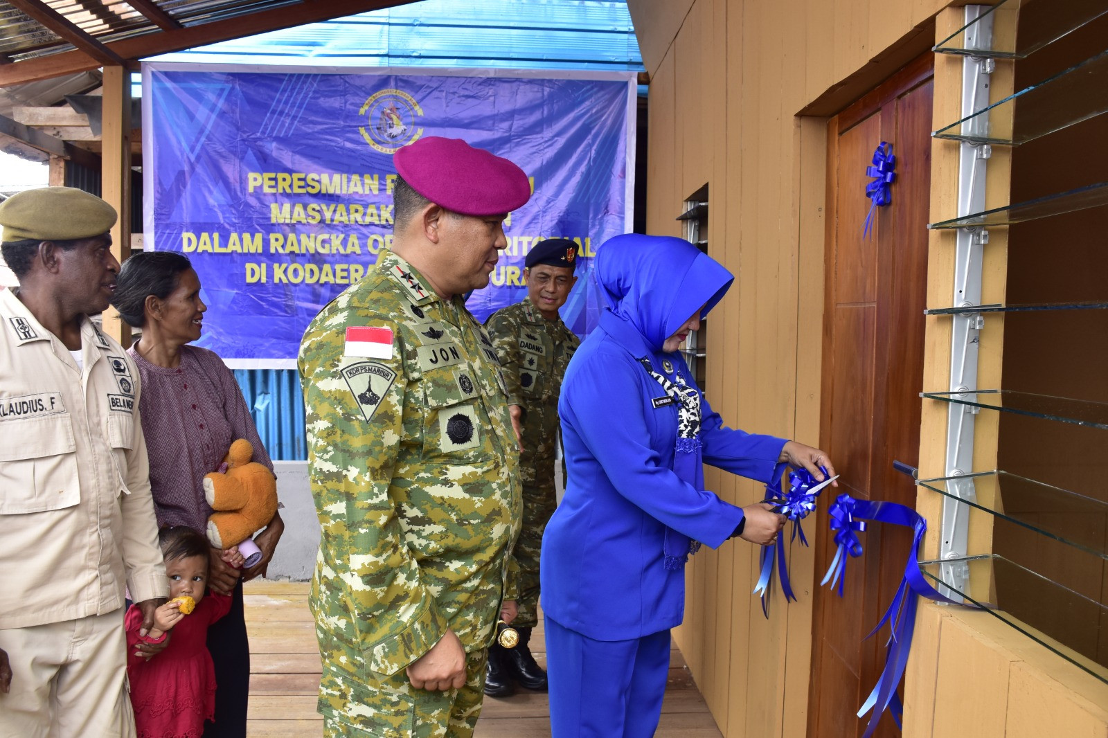 Wujudkan Kepedulian TNI AL, Dankodaeral X Resmikan Bedah Rumah Masyarakat Binaan di Kampung Nelayan Hamadi