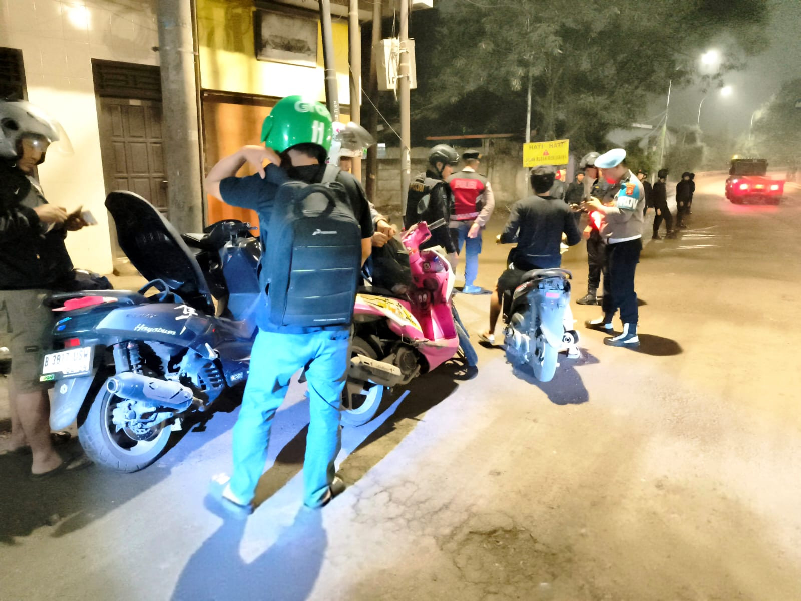 Polsek Cilincing Intensifkan Patroli Malam, Dua Remaja dan Sajam Diamankan