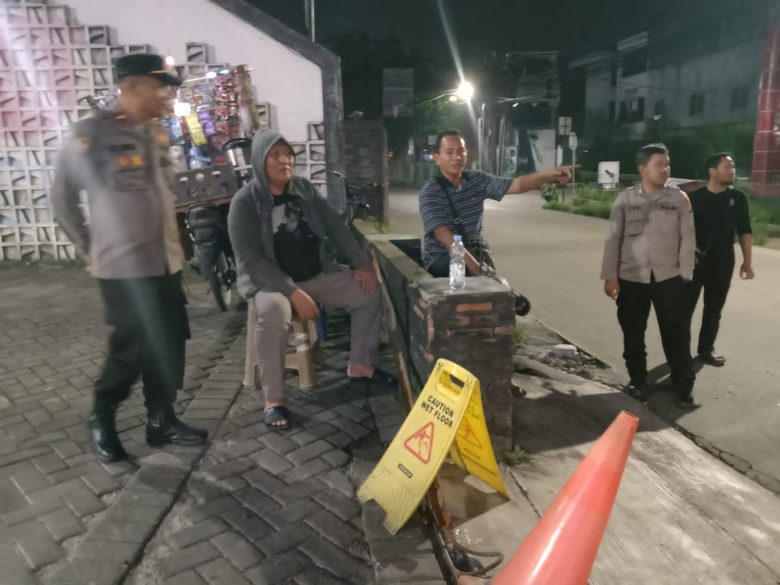 Patroli Humanis Polsek Bekasi Barat Cegah Tawuran dan Gangguan Kamtibmas