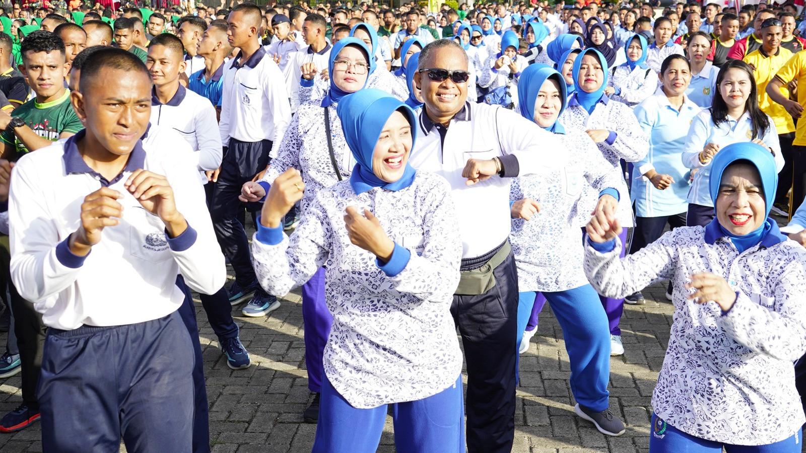 Prajurit Kodaeral IX Ambon Meriahkan Olahraga Bersama Songsong HUT Ke-80 TNI Tahun 2025