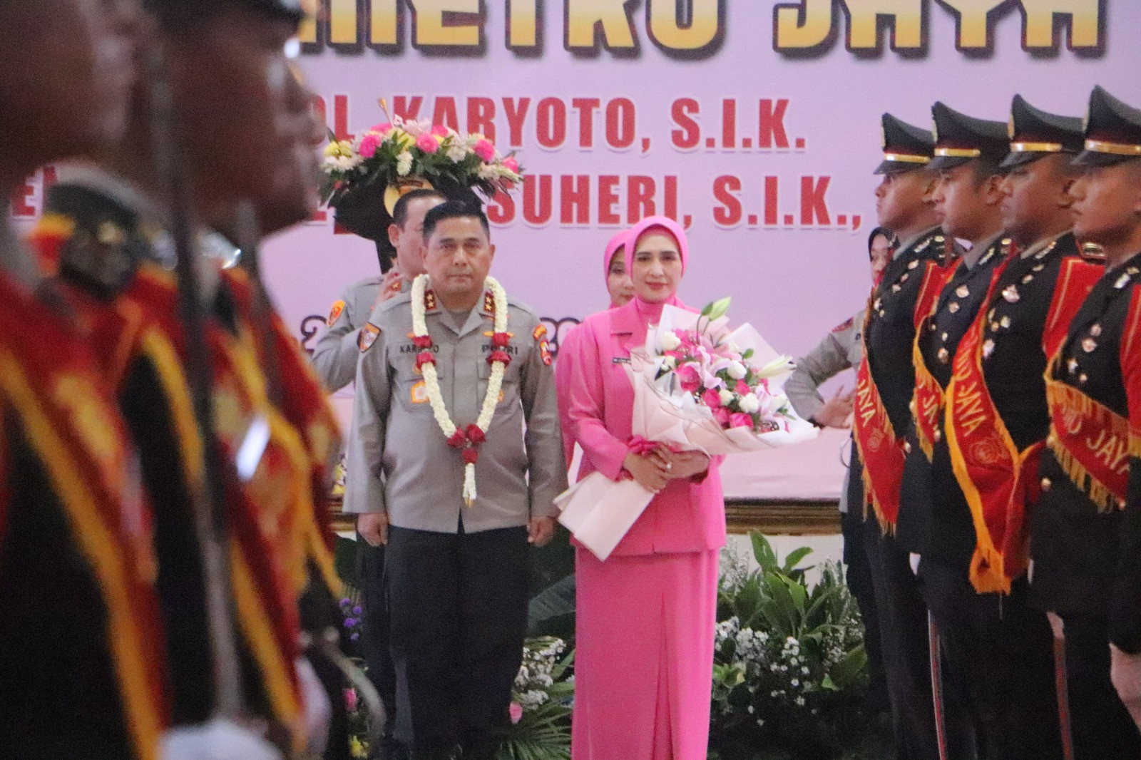 Polda Metro Jaya Gelar Tradisi Penyambutan Kapolda Baru dan Pelepasan Kapolda Lama