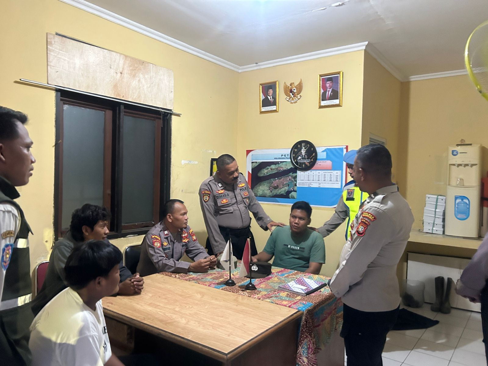 Patroli Malam Gabungan Polsek Kepulauan Seribu Utara, Cegah Guantibmas dan Sosialisasikan Layanan 110