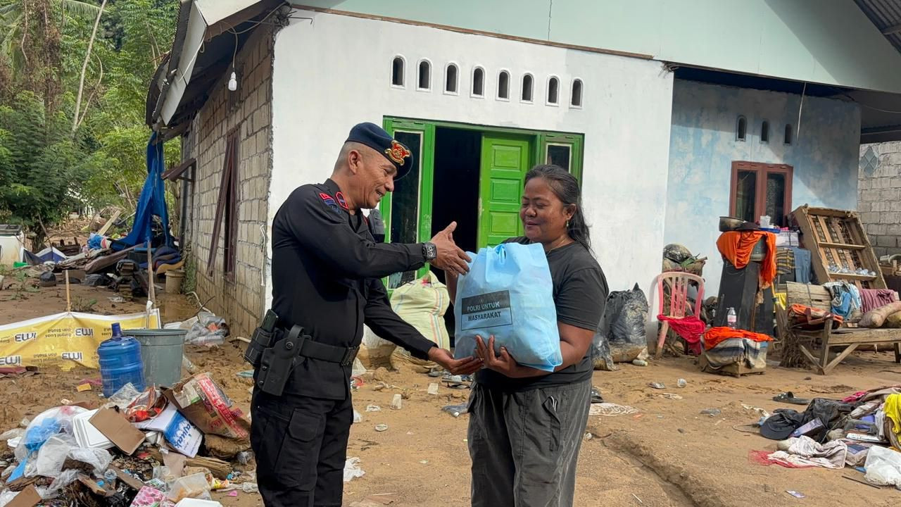 Respons Cepat, Polda Sumbar Bantu Pemulihan Korban Bencana di Kecamatan Pauh