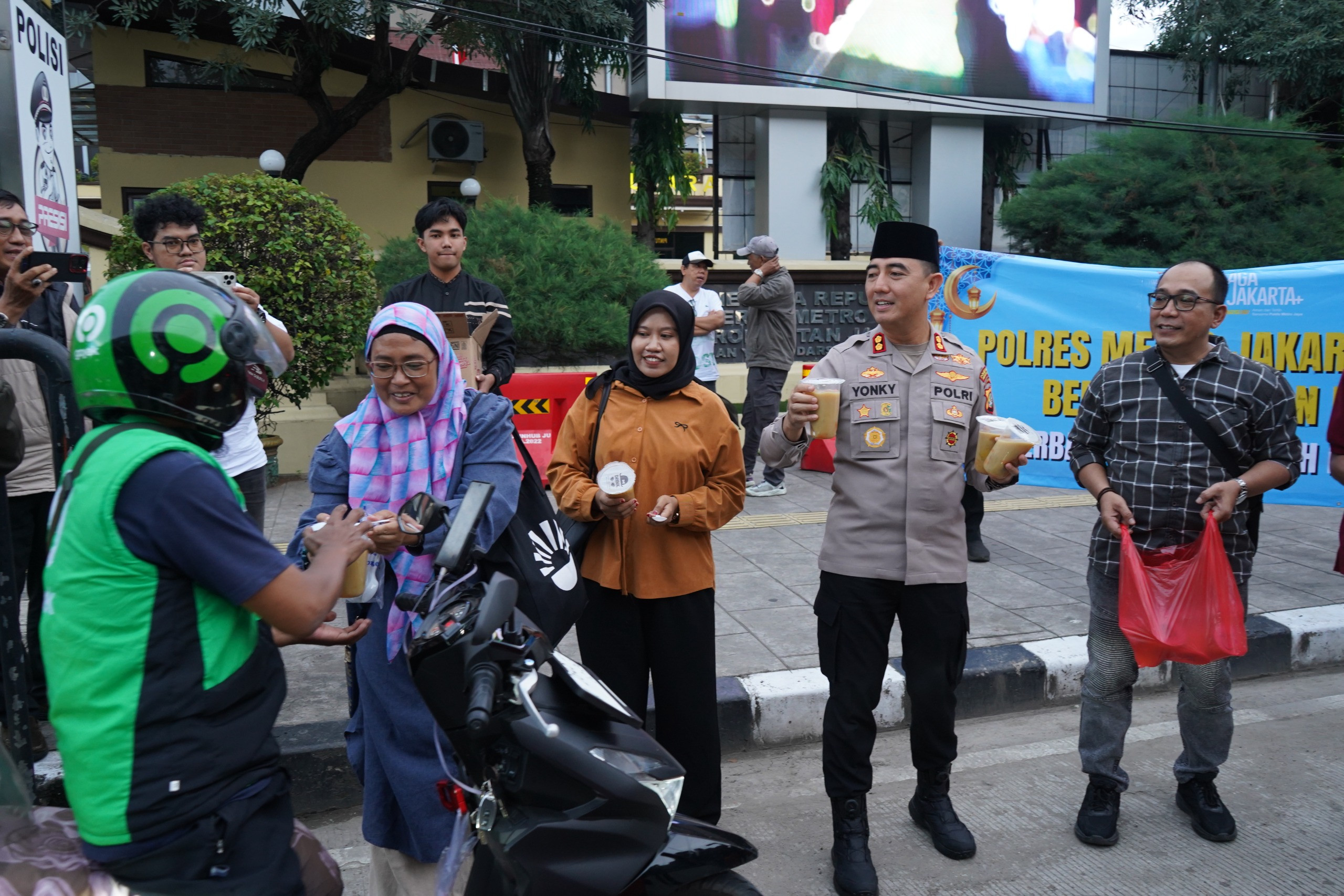 Polres Metro Jakarta Utara dan Insan Pers Berbagi Takjil, Perkuat Sinergi di Bulan Ramadhan