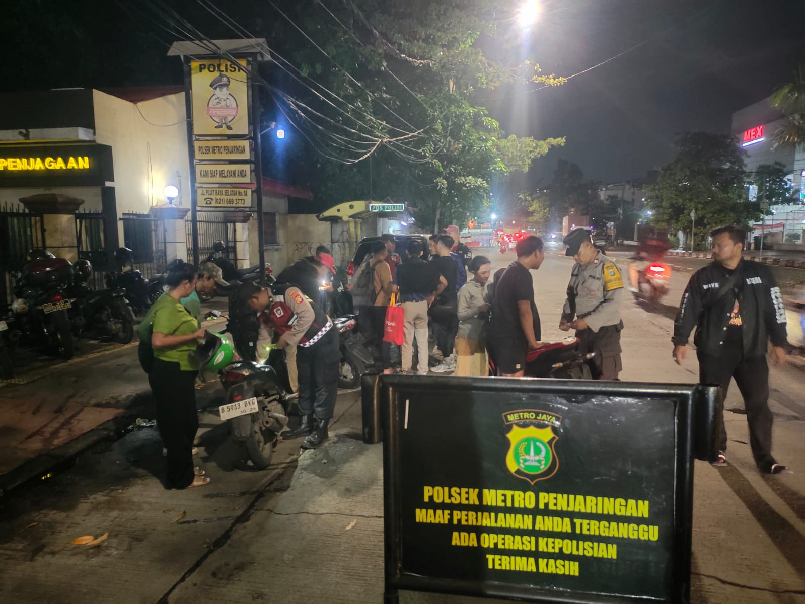 Polsek Metro Penjaringan Intensifkan Patroli Malam, Dua Motor Tanpa Surat Diamankan Saat KRYD