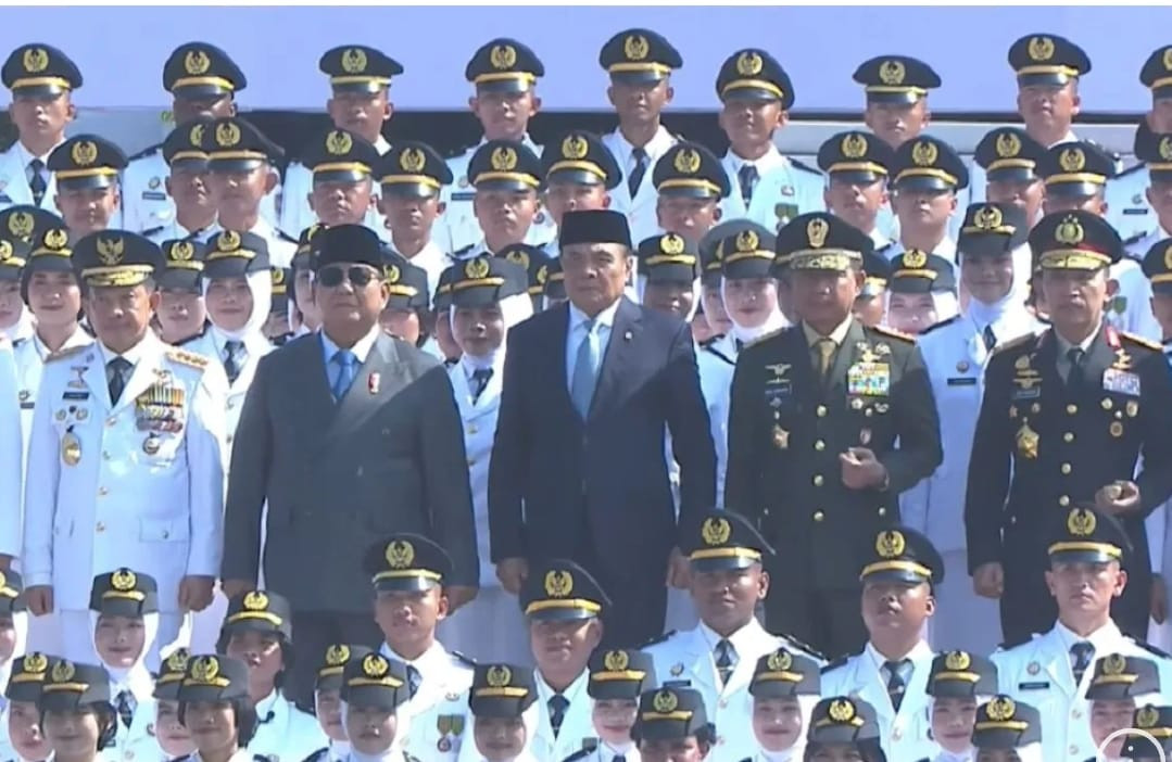 Lulusan Terbaik IPDN dari Keluarga Buruh hingga Petani, Prabowo: Membanggakan Hati Saya