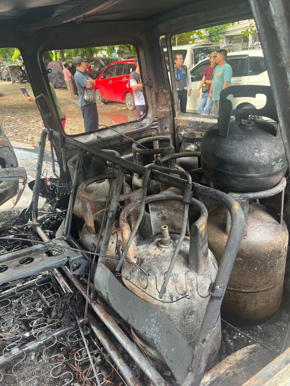 Respon Cepat Pamapta III Datangi TKP, Kebakaran di Bawah Layang Karang Anyar Berhasil Dipadamkan