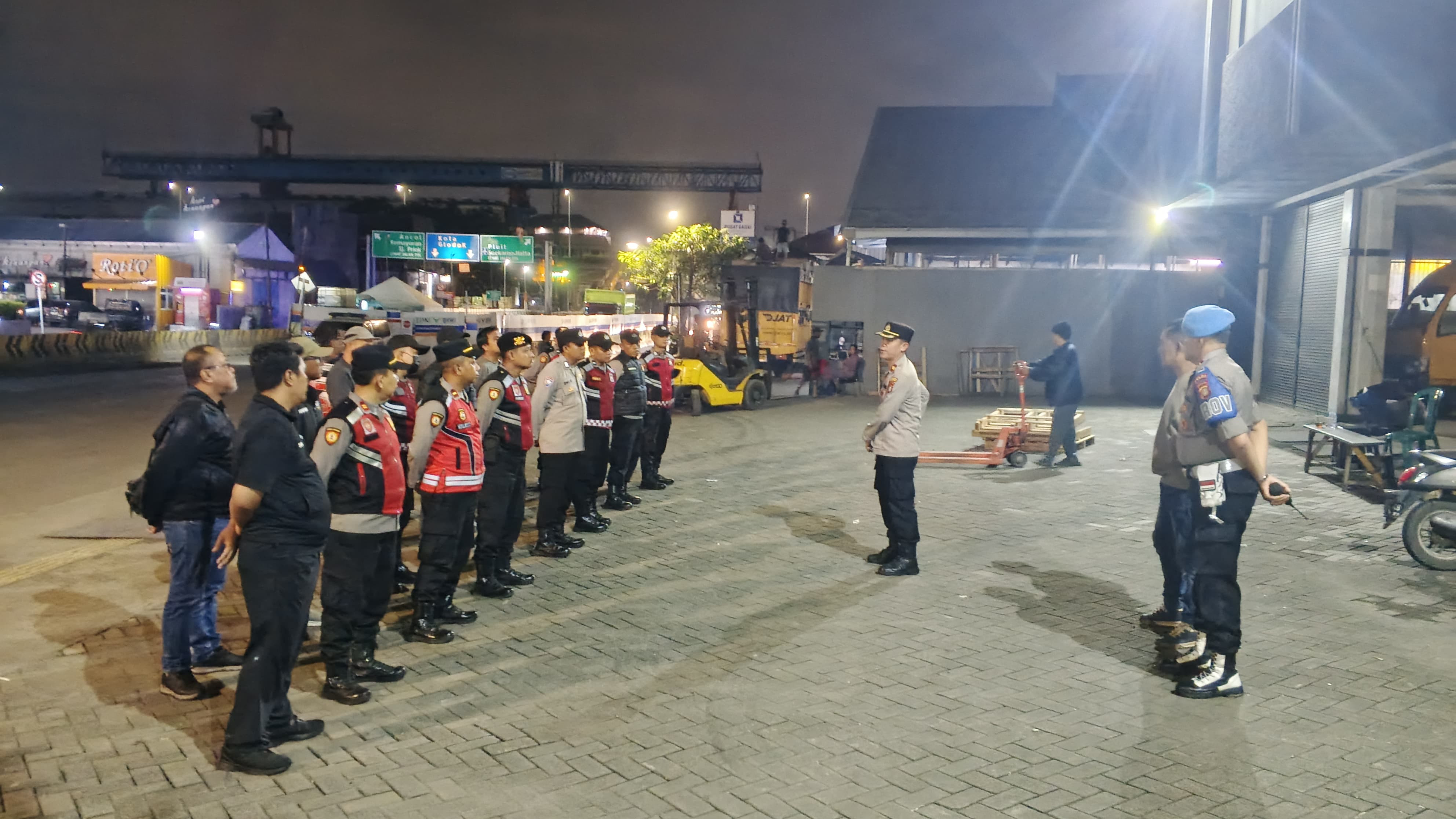 Jaga Jakarta, Jaga Lingkungan: Polsek Metro Penjaringan Gelar Apel KRYD Antisipasi Tawuran dan Kejahatan Jalanan