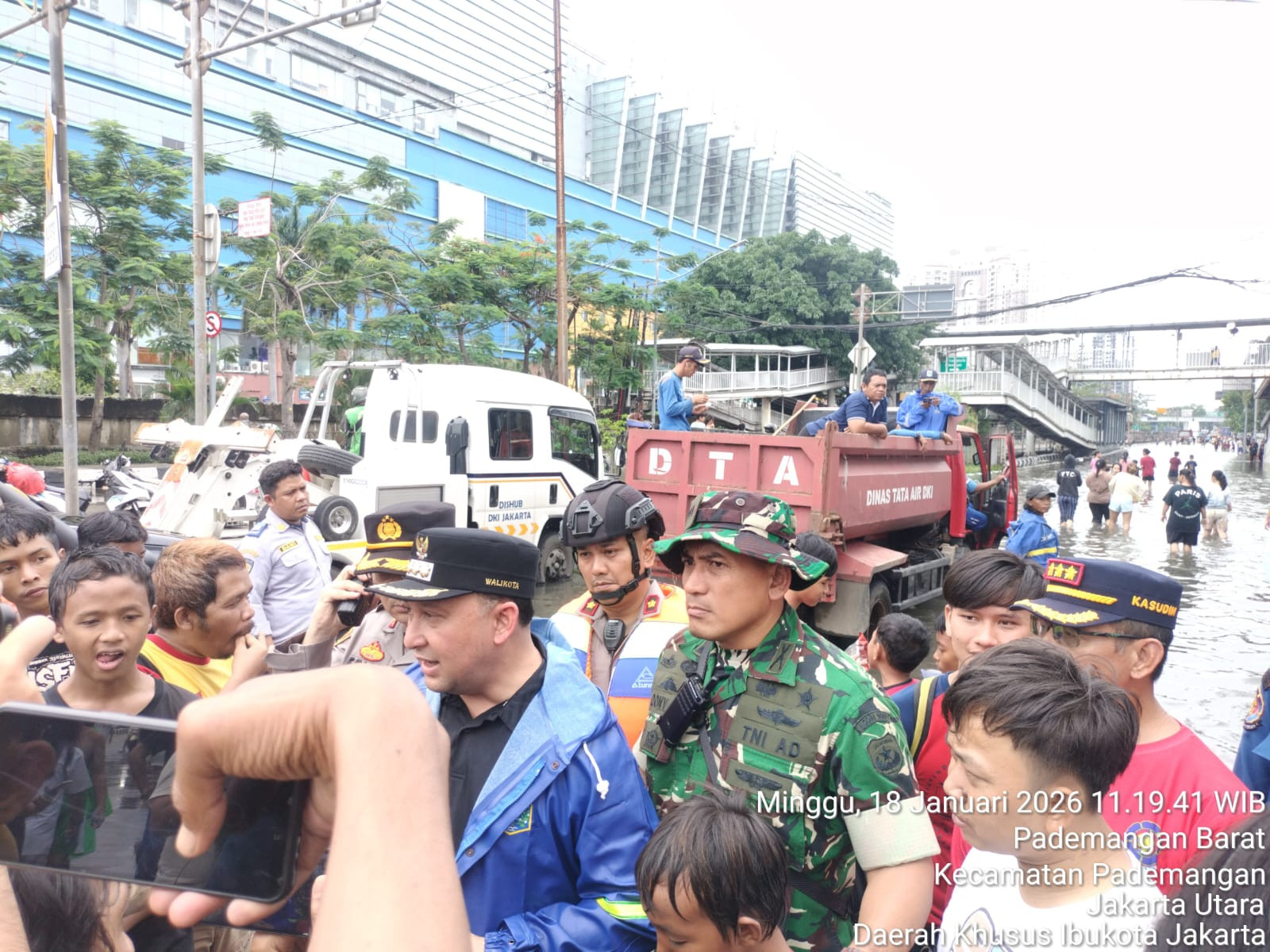 Kapolres Metro Jakarta Utara bersama Forkopimko Tinjau Lokasi Banjir di Pademangan, Pastikan Penanganan Warga Terdampak