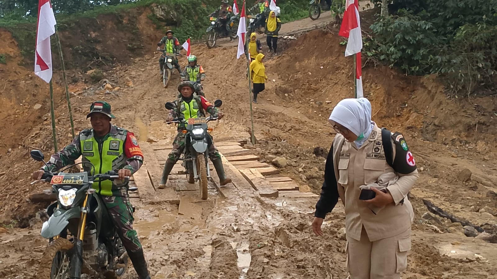 Tim Kesehatan Gabungan Beri Pelayanan Medis dan Trauma Healing bagi Korban Banjir di Bener Meriah