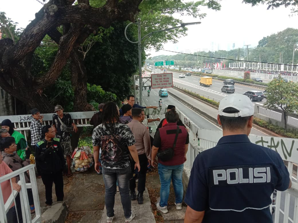 Kapolsek Kemayoran Imbau Massa Aksi di JPO DPR Tetap Tertib dan Damai