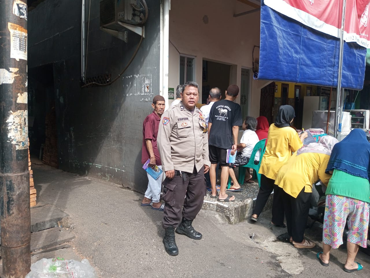 Tim SAR Korpolairud BKO Polda Jabar Bangun Jembatan Sementara di Padang Pariaman, Akses Warga Patamuan Kembali Terhubung