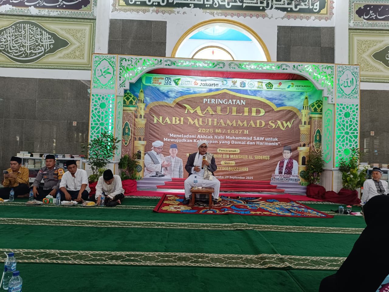 Bhabinkamtibmas Pulau Pramuka Hadiri Peringatan Maulid Nabi Muhammad SAW 1447 H di Masjid Al Makmuriyah