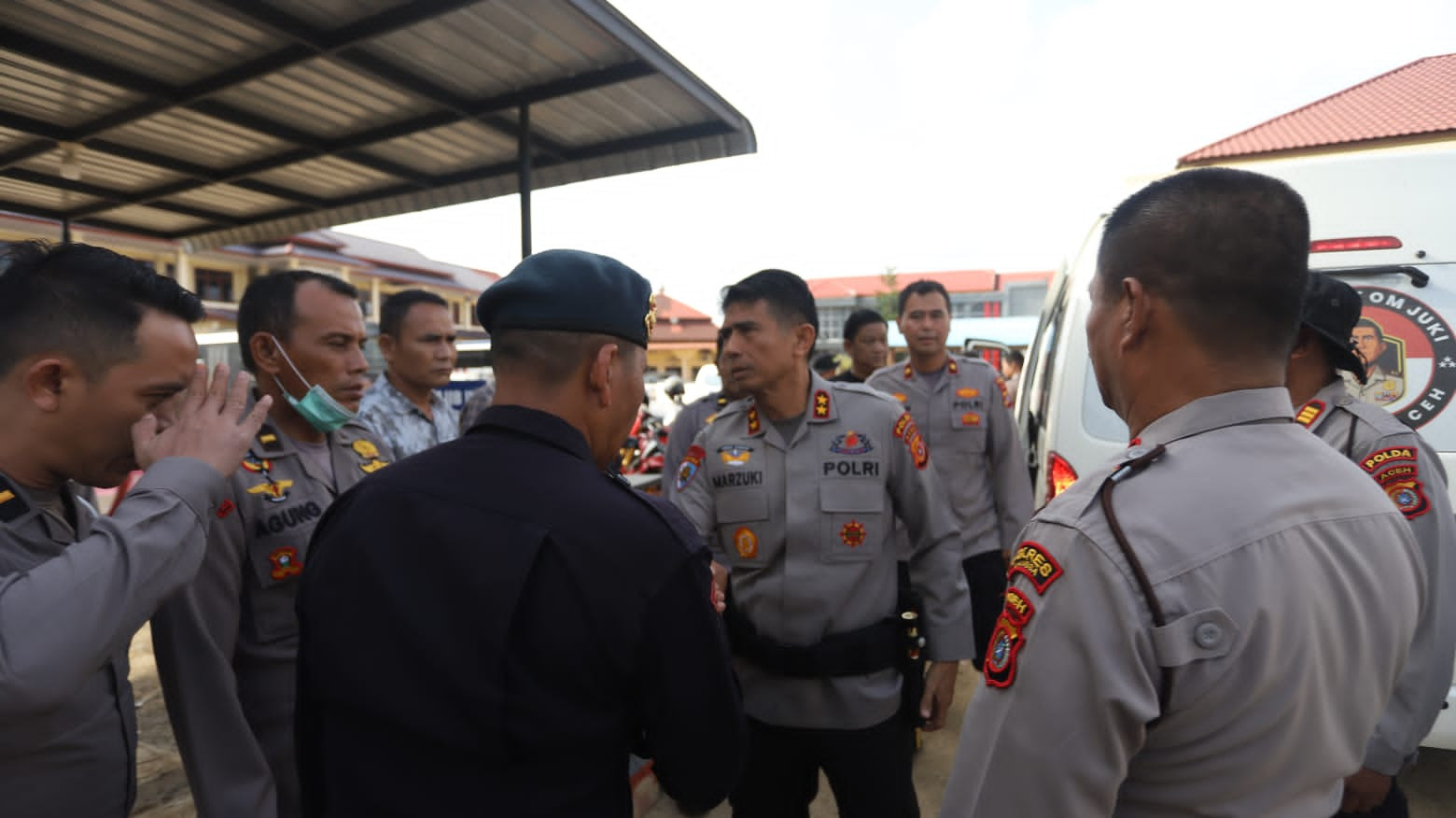 Kapolda Aceh Tiba di Langsa Lewat Jalur Darat, Beri Bantuan hingga Wifi Gratis untuk Warga