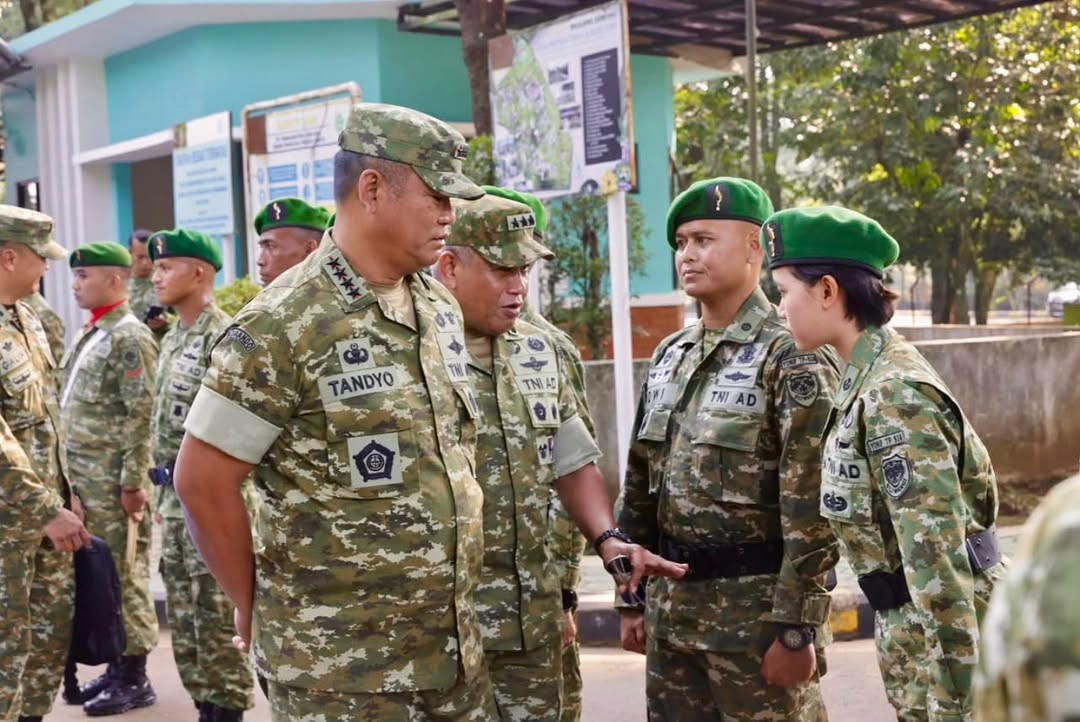 Wapang TNI Bersama Menhan RI Tinjau Lokasi Industri Strategis dan Yonif TP 938/Pancasona di Jawa Barat