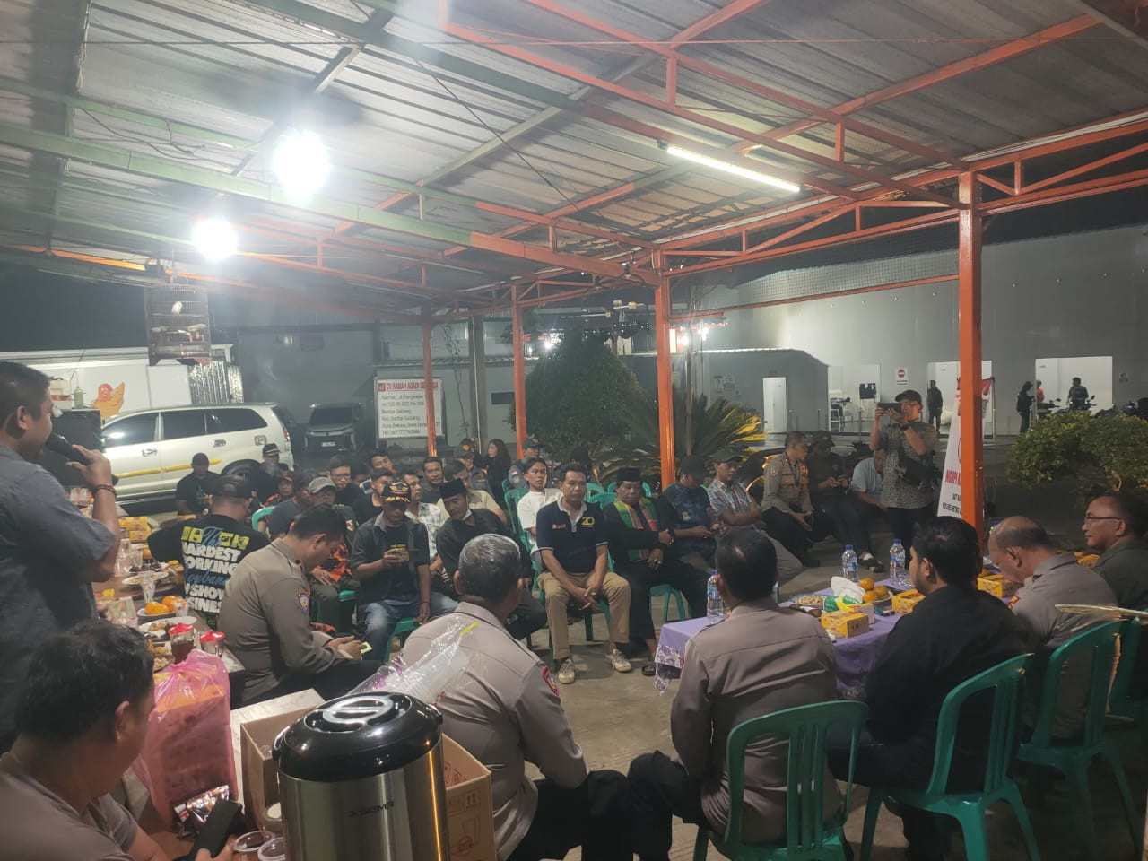 Ngopi Kamtibmas Sat Kamling Bersama Warga Bantargebang