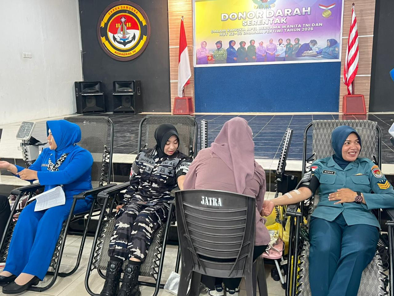 Bersinergi untuk Kemanusiaan, Jalasenastri dan Prajurit Lanal Bintan Sumbangkan Darah dalam Rangka HUT ke-62 Dharma Pertiwi