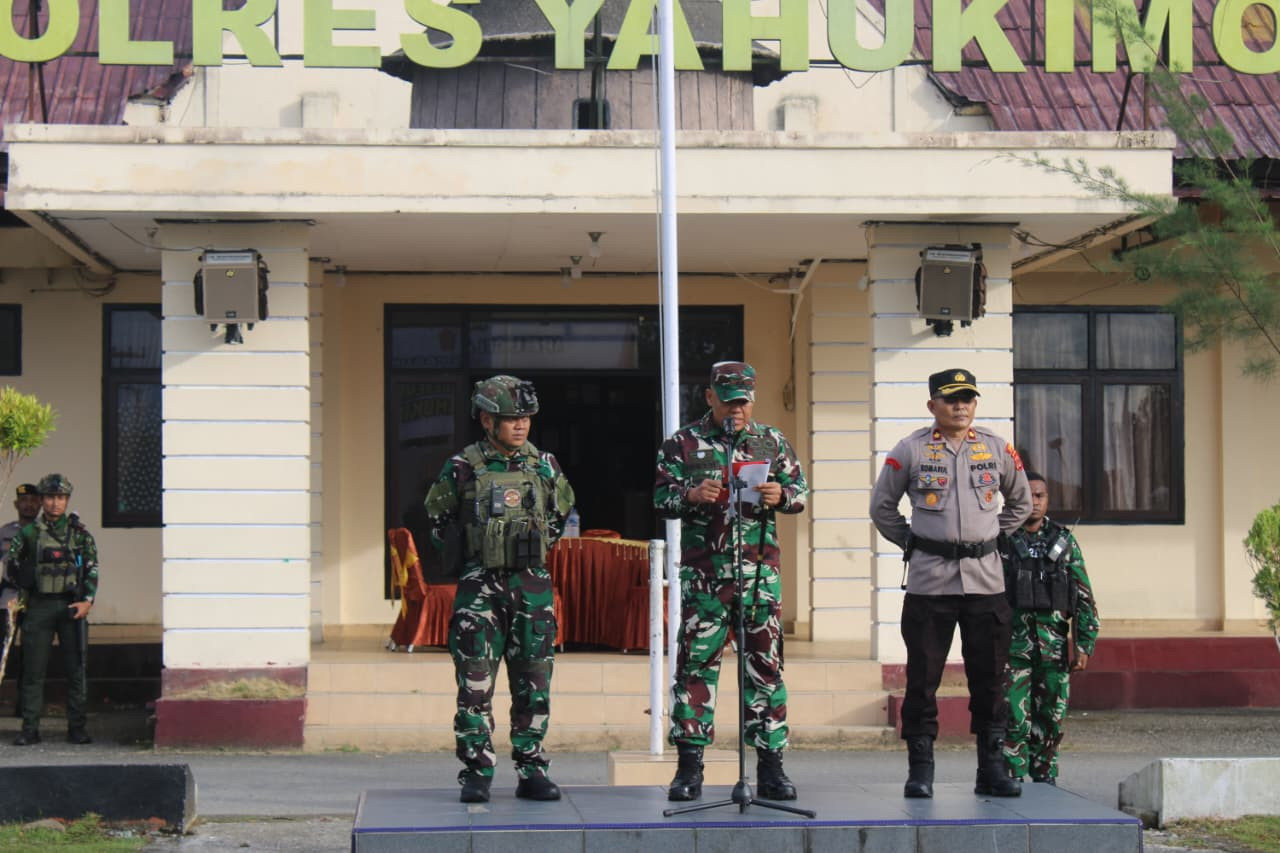 Kodim 1715/Yahukimo bersama Polres dan Jajaran Satgas TNI-Polri melaksanakan Apel dan Patroli Gabungan jelang 1 Desember 2025