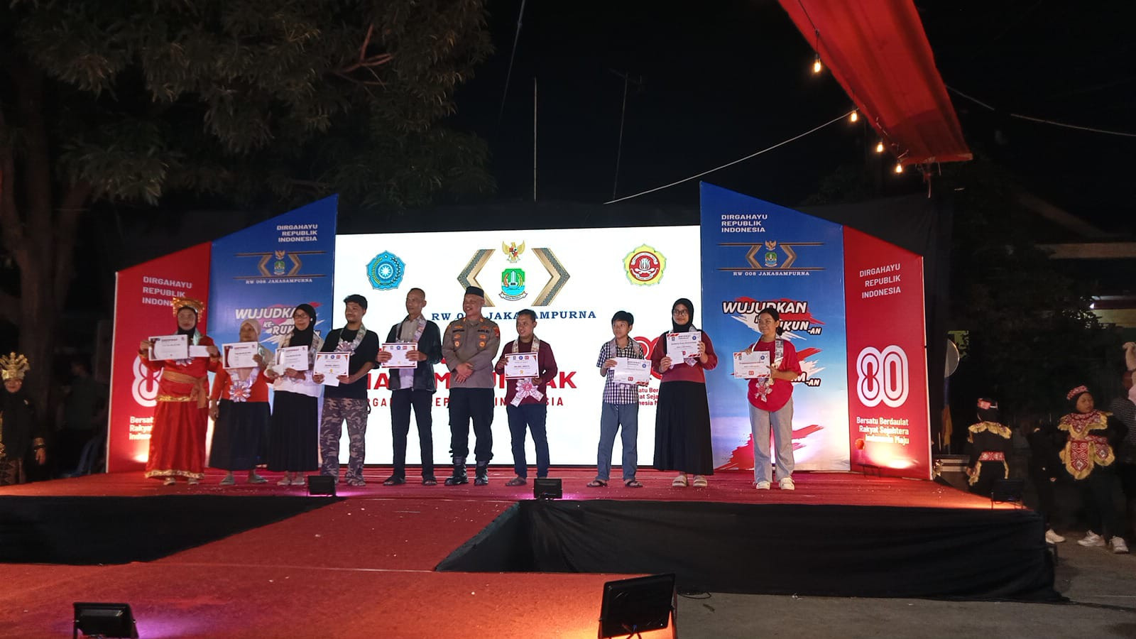 Kapolsek Bekasi Barat Hadiri Malam Puncak Perayaan HUT RI Ke-80 di Kelurahan Jakasampurna