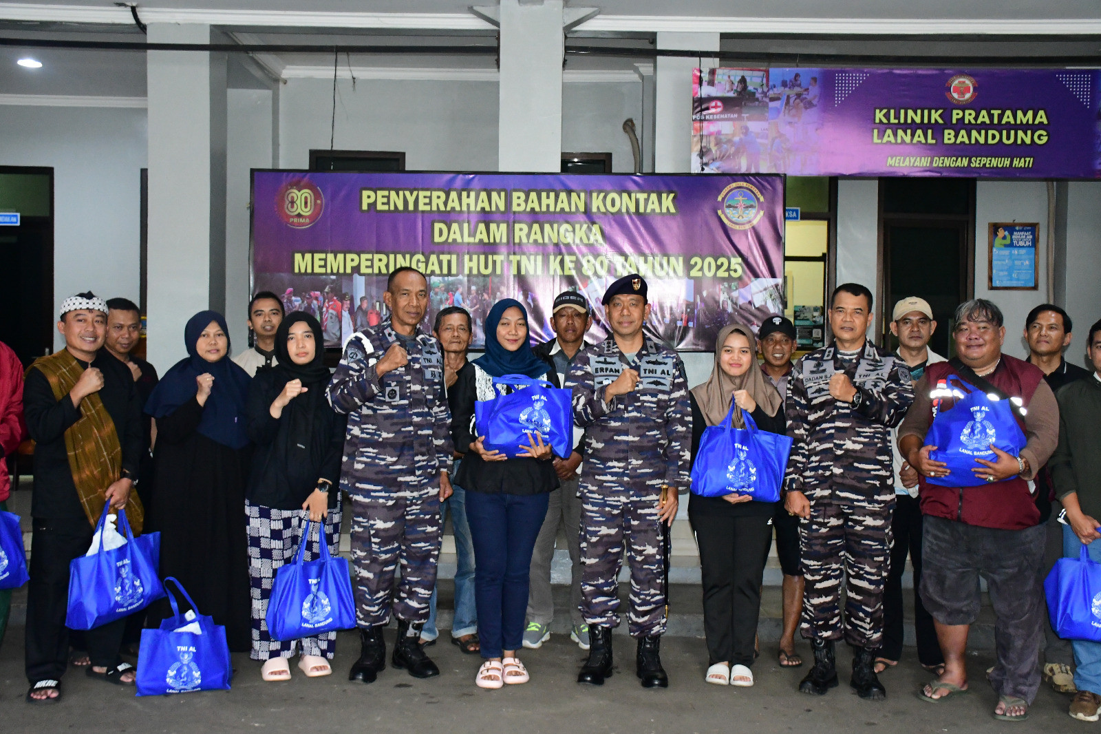 Lanal Bandung Gelar Bakti Sosial Pembagian Sembako Sambut HUT Ke-80 TNI