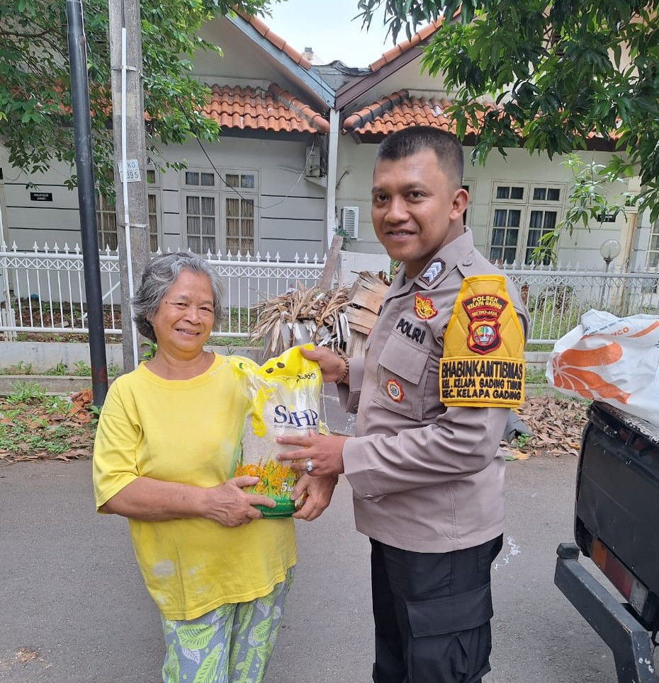 Polsek Kelapa Gading Bersama Bulog Gelar Gerakan Pangan Murah, Bantu Warga Dapatkan Beras Terjangkau