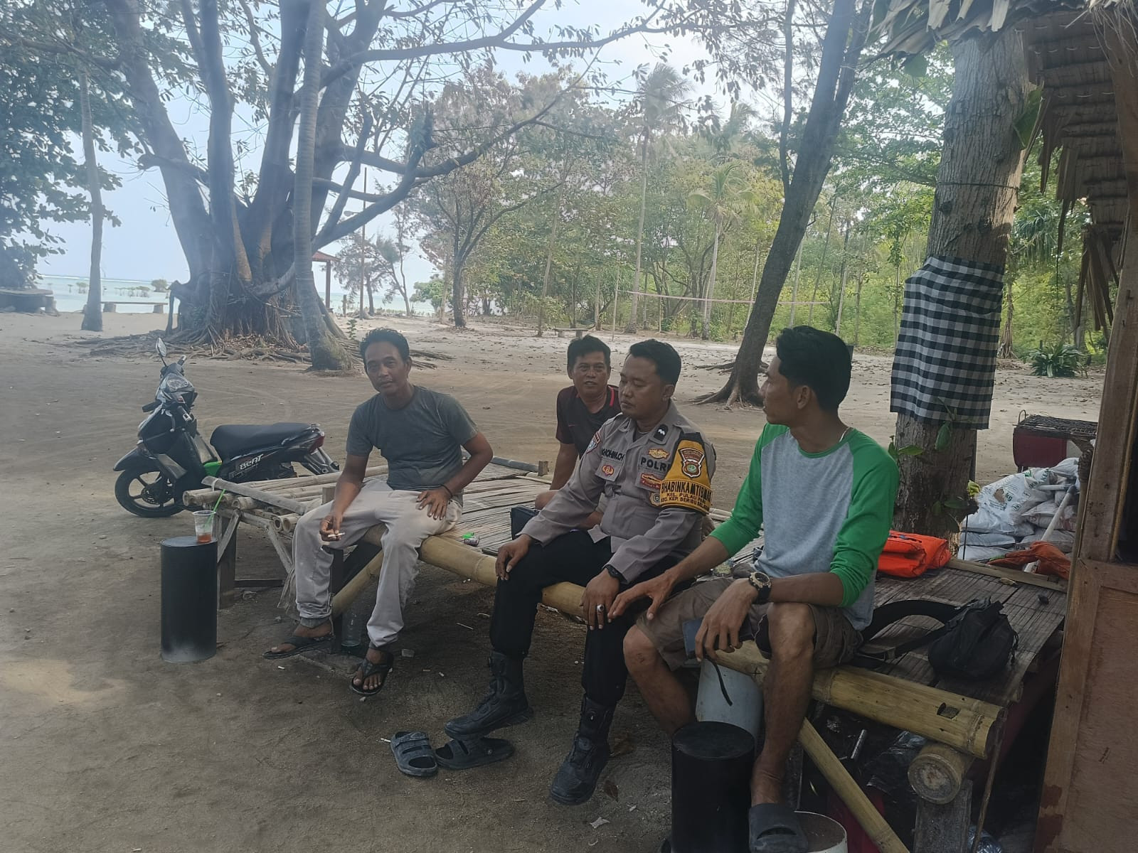 Jakarta On The Spot di Pulau Pari, Bhabinkamtibmas Ajak Warga Manfaatkan Layanan Polri 110