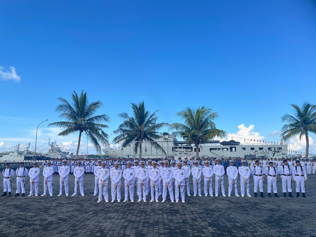 Danlanal Bintan Sebagai Inspektur Upacara HUT Ke-80 TNI AL di Tanjung Uban