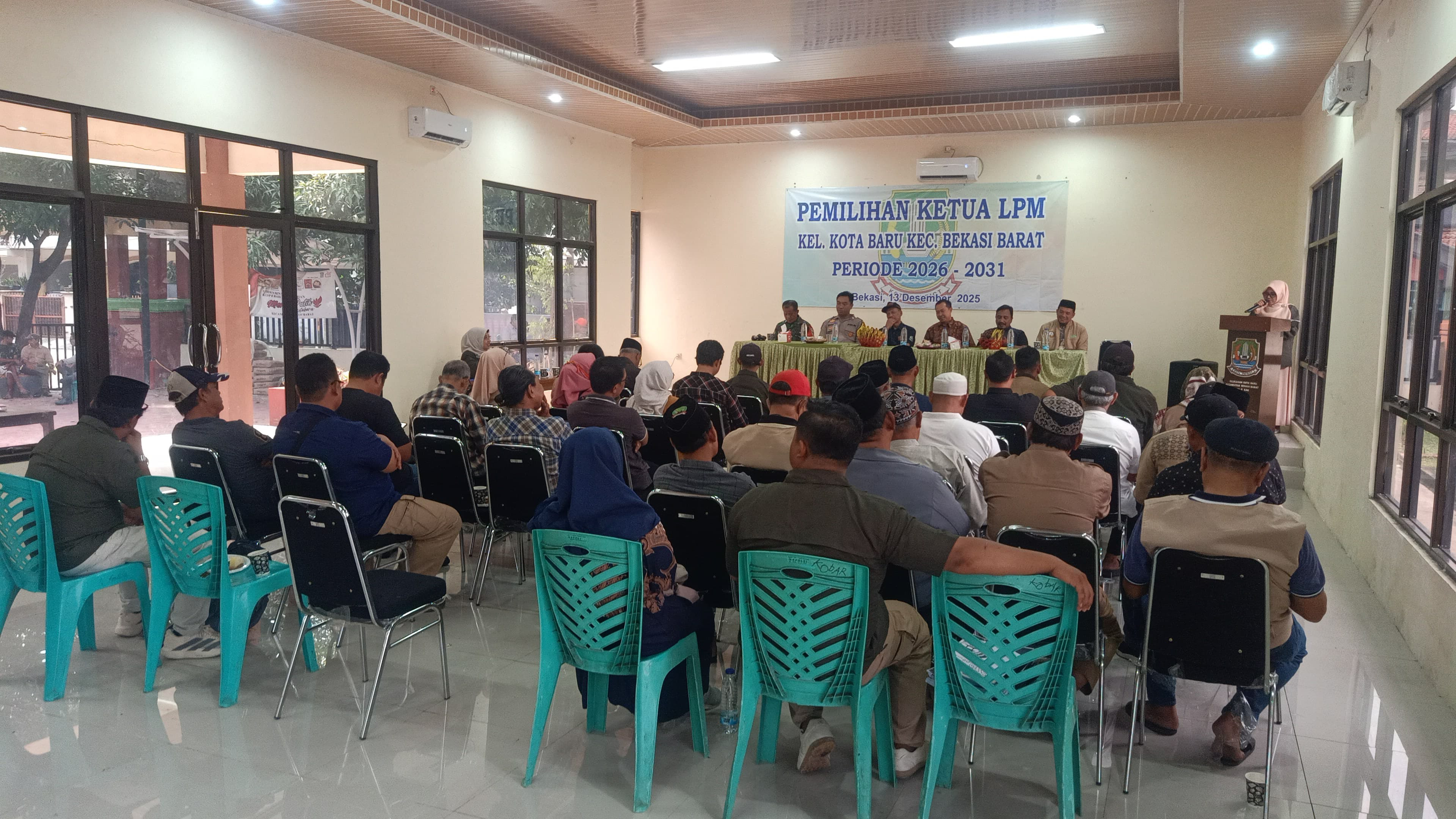 Sinergitas TNI–Polri Kawal Pemilihan Ketua LPM Kelurahan Kota Baru Polsek Bekasi Barat