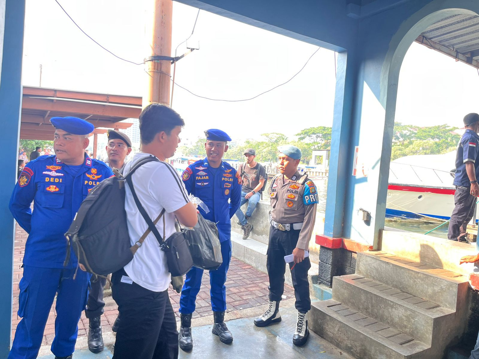 Polres Kepulauan Seribu Gelar Strong Point di Dermaga dan Sekolah, Kapolres Tegaskan Pentingnya Kehadiran Polisi di Lokasi Police Hazard