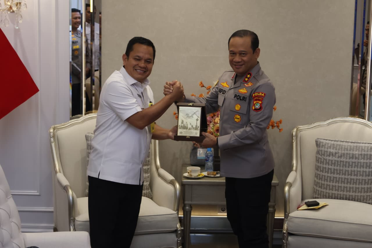 Kapolda Metro Jaya Terima Sertifikat Tanah SD Bhayangkari dari BPN Jakarta Utara