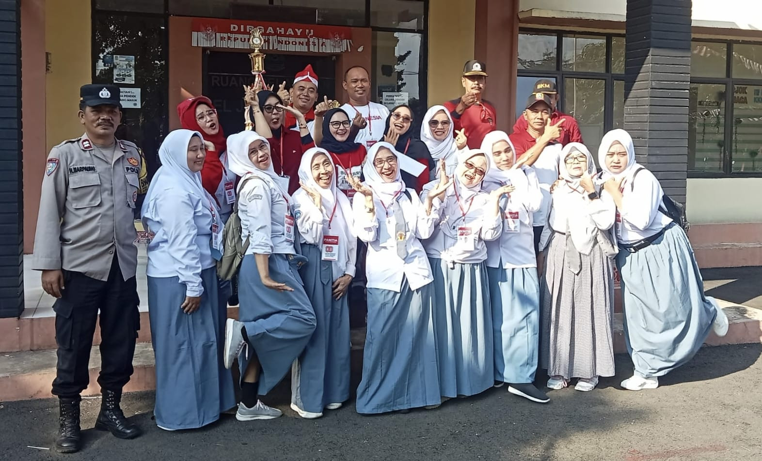 Warga Jatiranggon Semarakkan HUT RI ke-80, Polisi Hadir di Tengah Kebersamaan