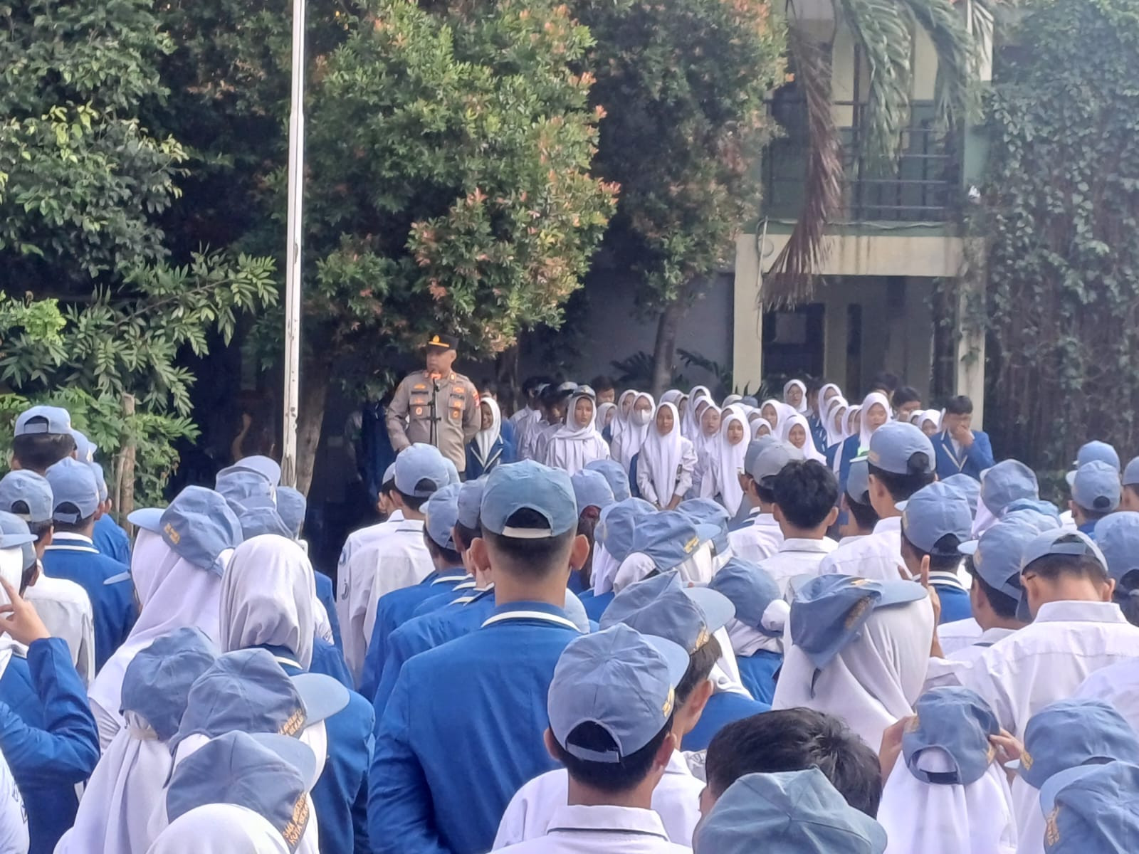 Kapolsek Bekasi Barat Berikan Penyuluhan di SMAN 12 Kota Bekasi