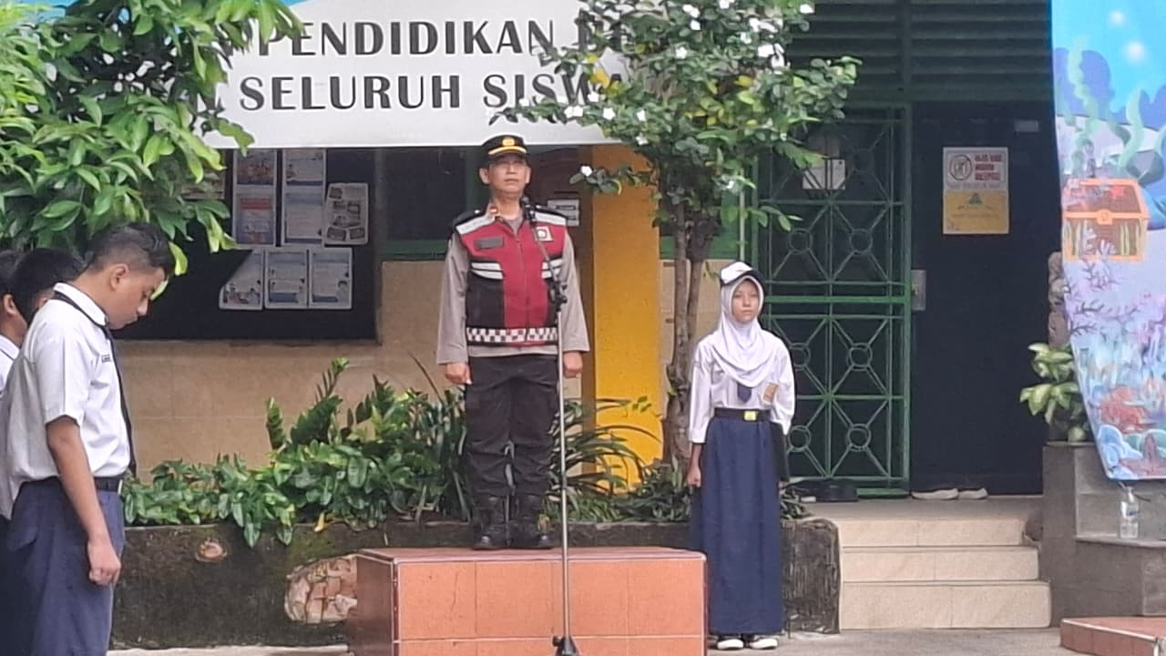 Polsek Metro Penjaringan Ajak Pelajar Peduli Lingkungan Lewat Program "Jaga Jakarta Jaga Lingkungan" di SMPN 21 Jakarta