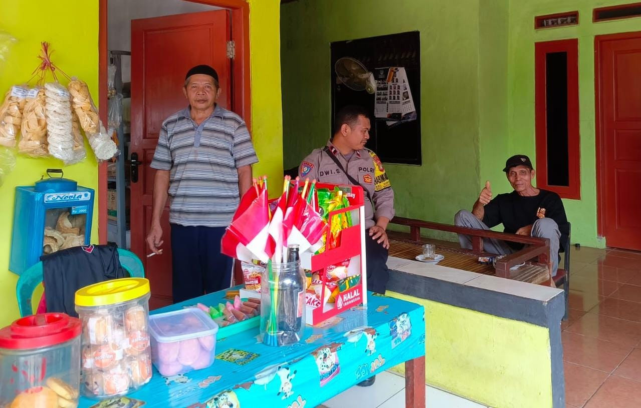 Bhabinkamtibmas Sumurbatu Sambang Warga, Dorong Partisipasi Masyarakat dalam Keamanan Lingkungan