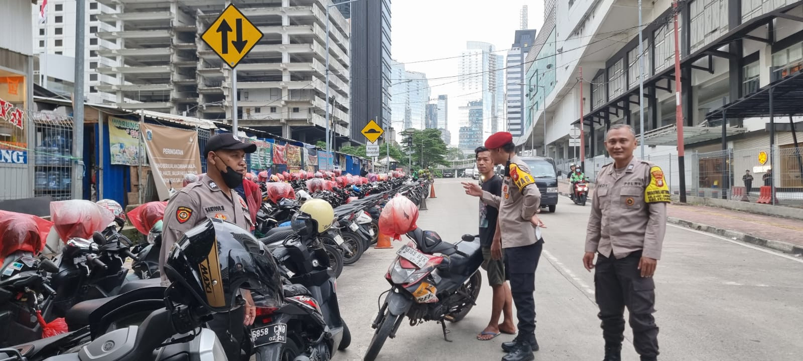 Parkir Liar di Setiabudi Jaksel Pungut Tarif Tak Wajar, Warga Mengadu ke Layanan 110 Polisi