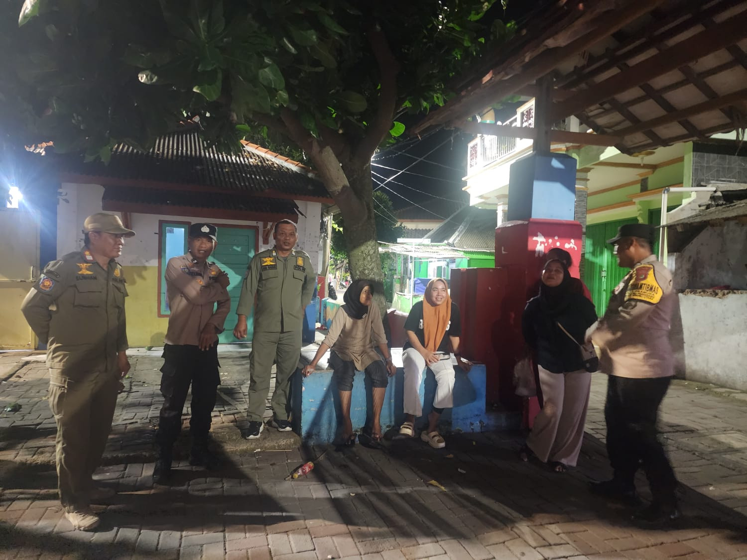 Sinergitas TNI-Polri Bersama Satpol PP dan Potmas, Polsek Kepulauan Seribu Utara Intensifkan Patroli Malam Cegah Guantibmas
