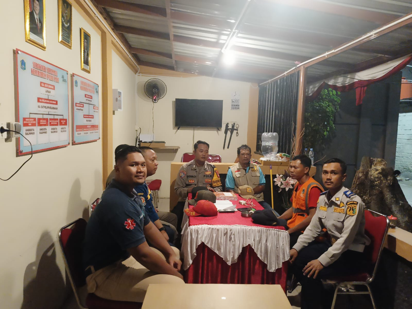 Patroli Malam Gabungan, Polsek Kepulauan Seribu Selatan Perkuat Siskamling Cegah Gangguan Kamtibmas