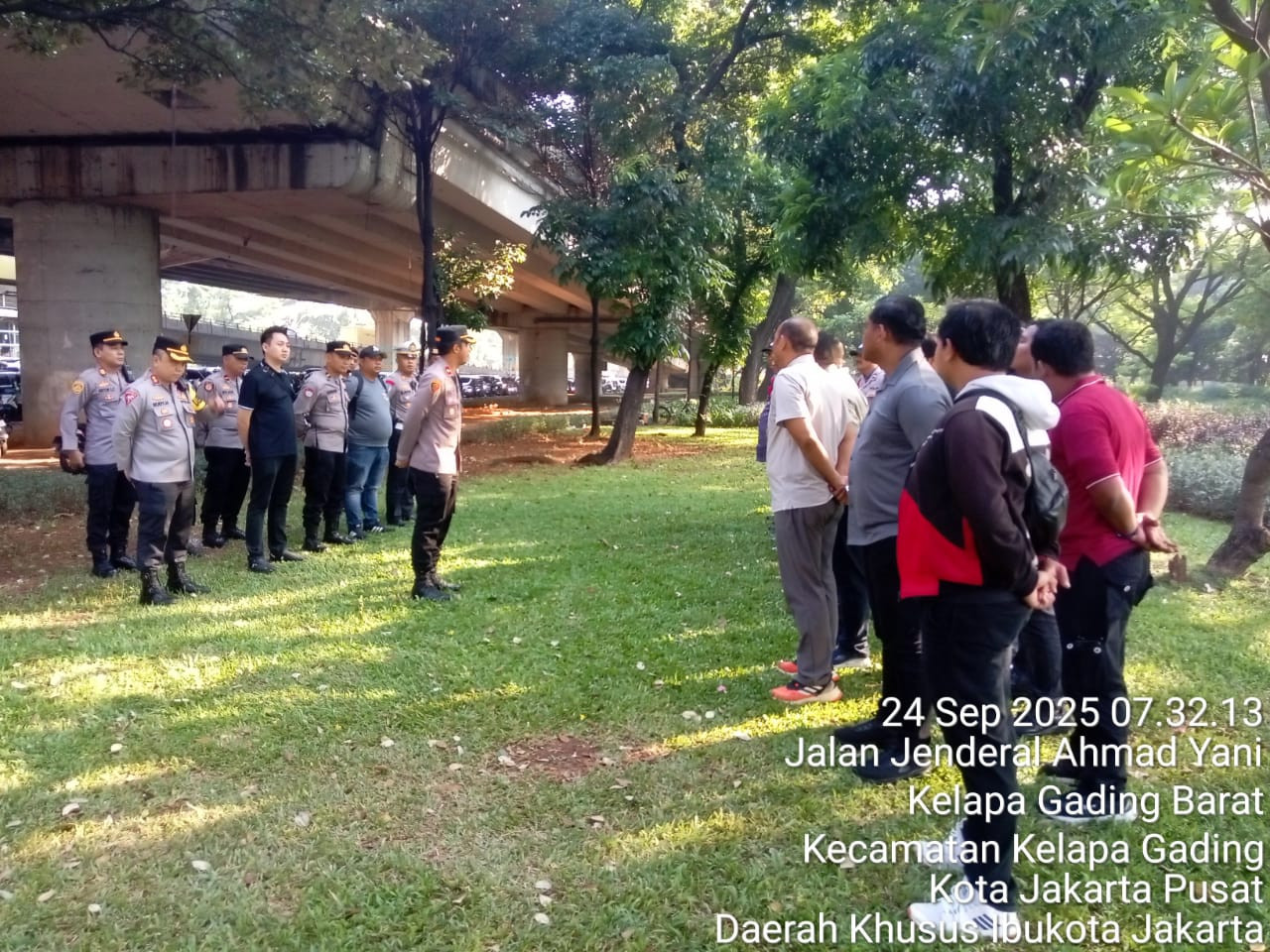 Polsek Kelapa Gading Gelar Apel Pengamanan Penyekatan Pelajar dan Anarko di Jalan Yos Sudarso