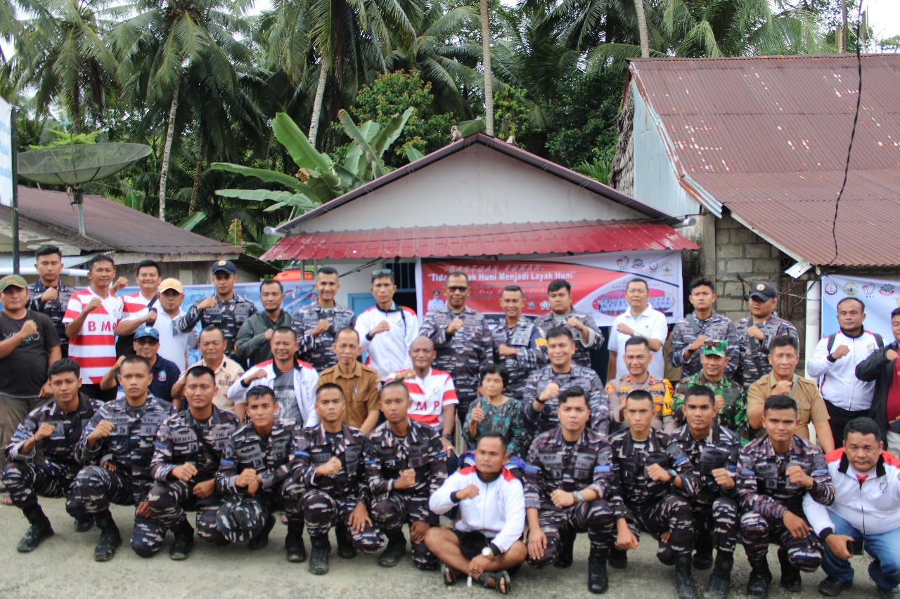 Peringati HUT Ke-11 Tahun 2025, Lanal Nias Laksanakan Baksos Bedah Rumah