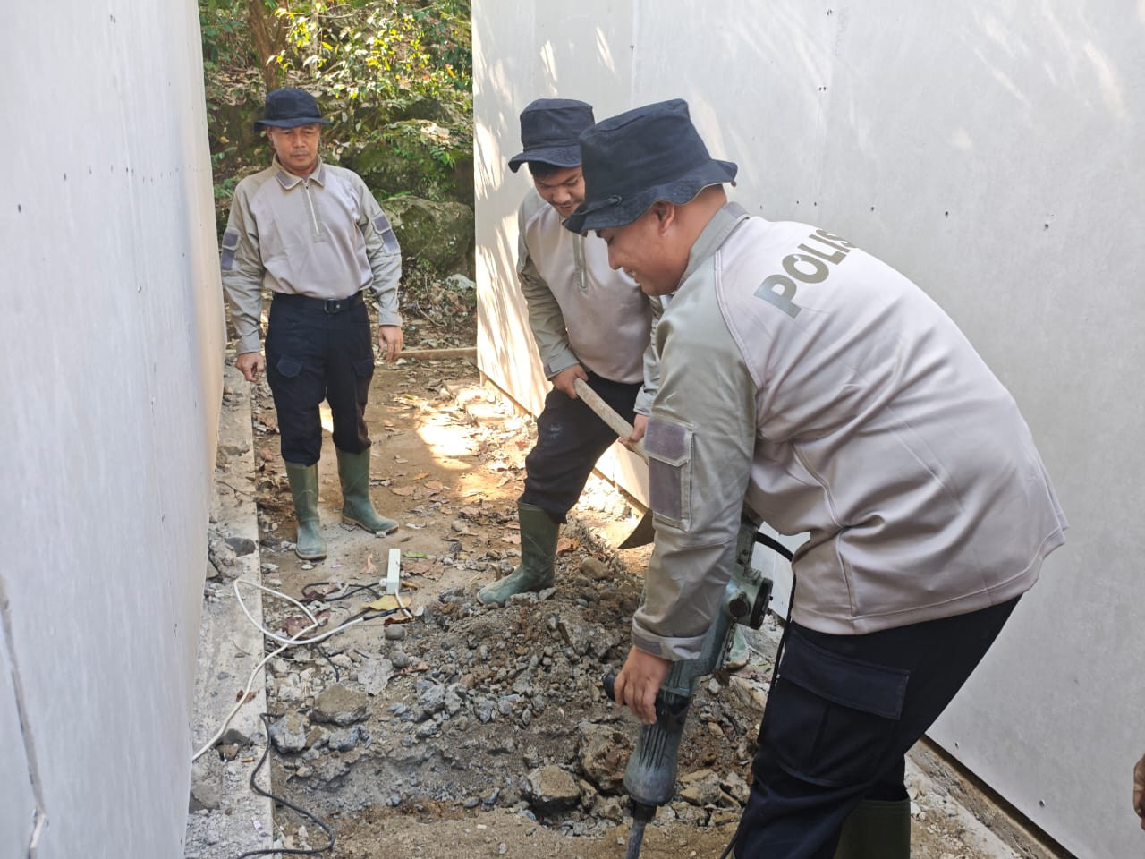 Progres Pembangunan Huntara Puluik Puluik di Polda Sumatera Barat