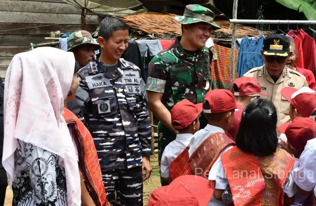Danlanal Sibolga Dampingi Asops KASAD Tinjau Pelaksanaan TMMD Ke-126 TA. 2025 Kodim 0211/TT di Kecamatan Sibabangun
