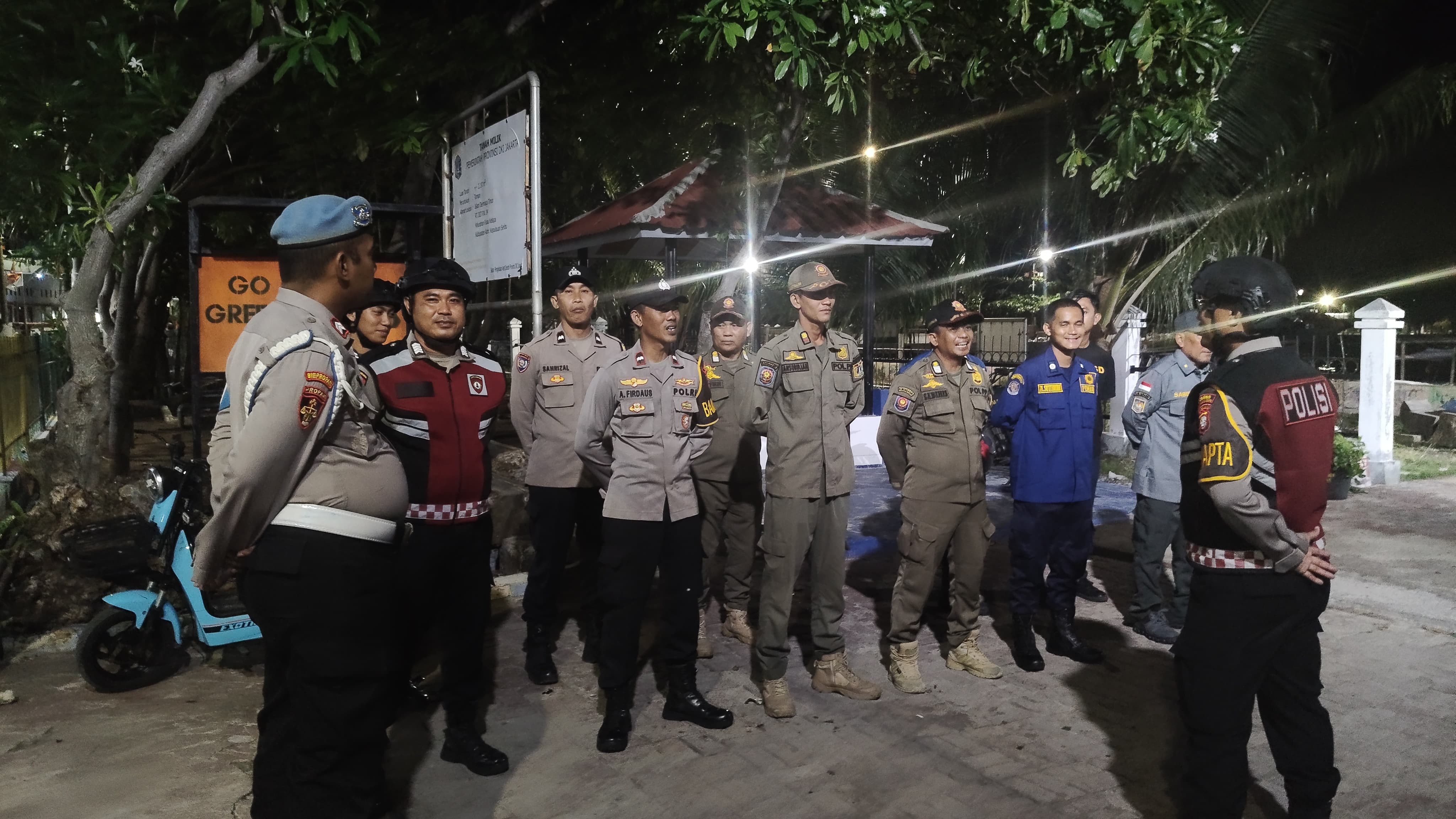 Patroli Malam Gabungan di Kepulauan Seribu, Polisi–TNI Hadirkan Rasa Aman bagi Warga Pulau