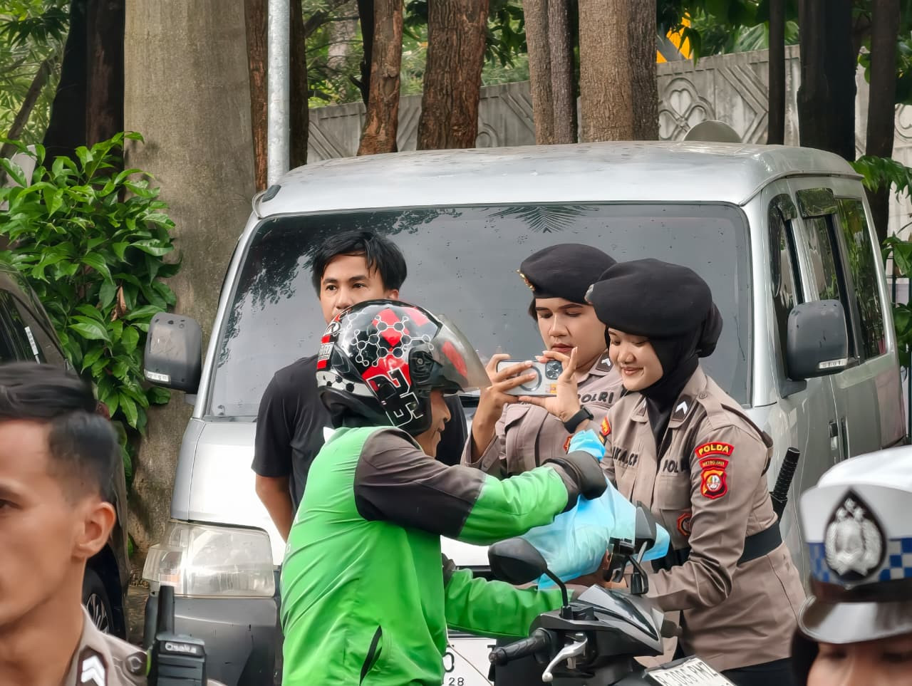 Polda Metro Jaya Bersama Mitra Gelar Jumat Peduli Tingkatkan Kepedulian Sosial