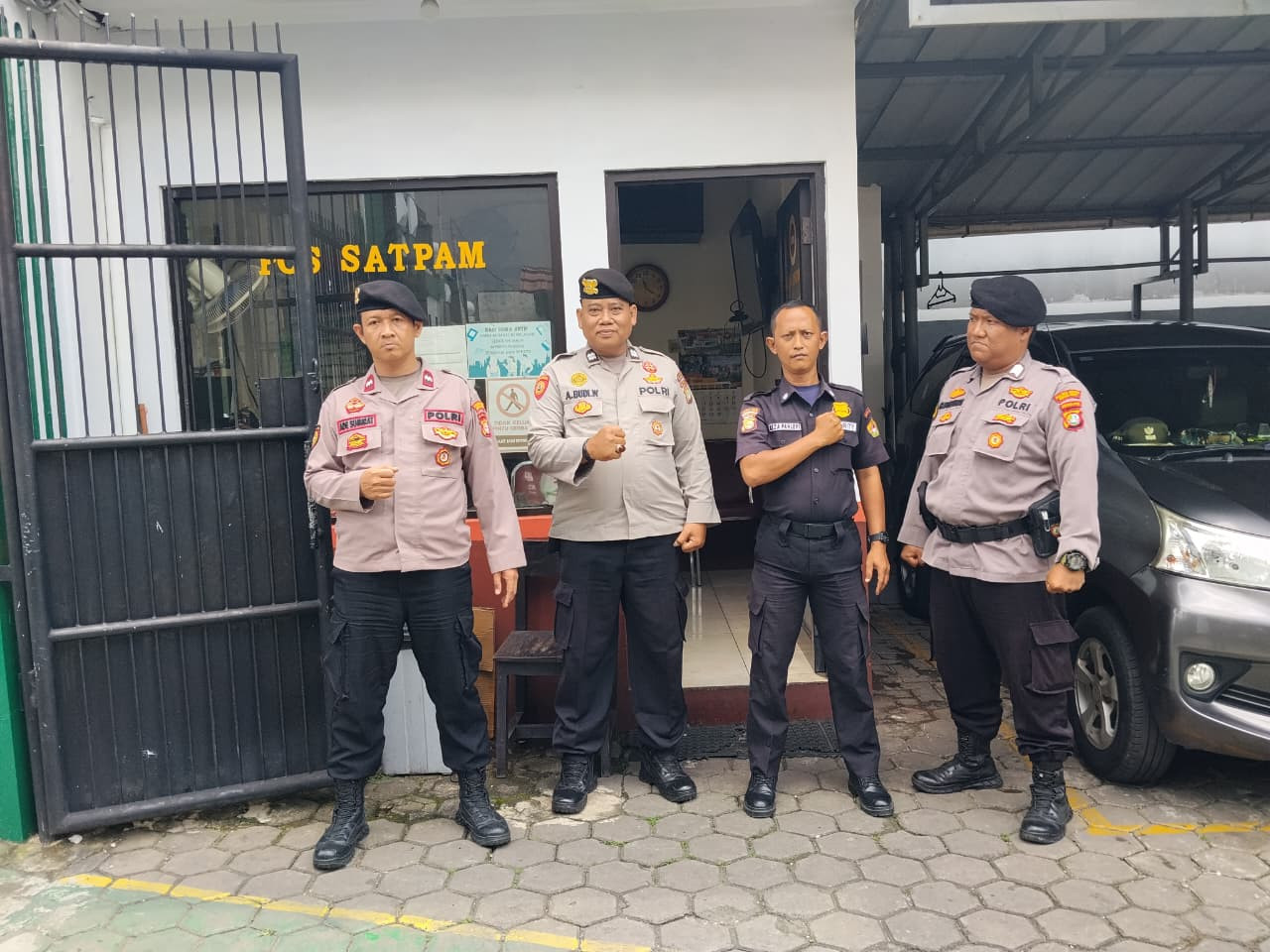 Polisi Patroli Jalan Kaki Dialogis Ciptakan Rasa Aman di Tengah Warga